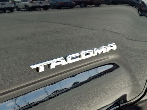 Used 2019 Toyota Tacoma TRD Sport w/ TRD Premium Sport Package AWD/4WD image 29