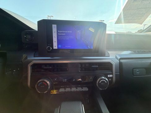 Used 2025 Toyota Tacoma SR5 w/ SR5 Upgrade Package AWD/4WD image 22