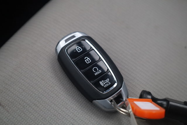 Used 2025 Hyundai Venue SEL FWD image 25