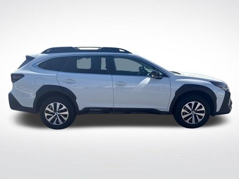 Used 2025 Subaru Outback Premium AWD/4WD image 7