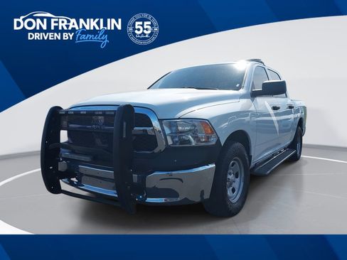Used 2022 RAM 1500 4x4 Crew Cab Classic w/ Chrome Appearance Group image 1