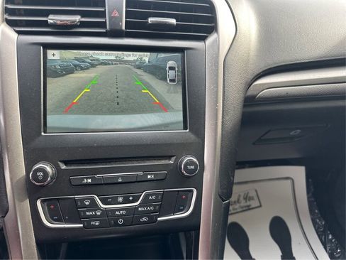 Used 2018 Ford Fusion SE w/ Fusion SE Technology Package FWD image 26