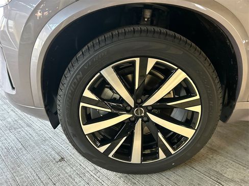 New 2026 Volvo XC90 B6 Core image 8