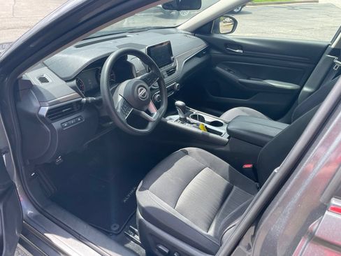 Used 2024 Nissan Altima 2.5 SV FWD image 11