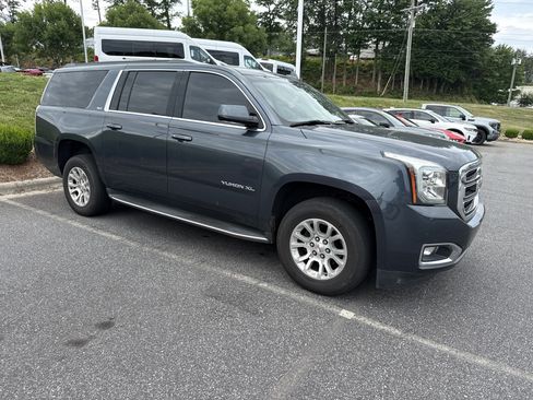 Used 2020 GMC Yukon XL SLT w/ Open Road Package AWD/4WD image 2