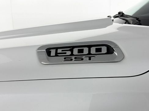 Used 2025 RAM 1500 Laramie AWD/4WD image 12