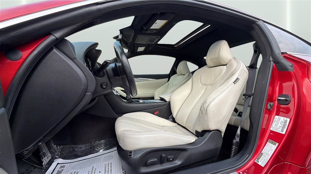 Used 2017 INFINITI Q60 Red Sport 400 RWD image 31