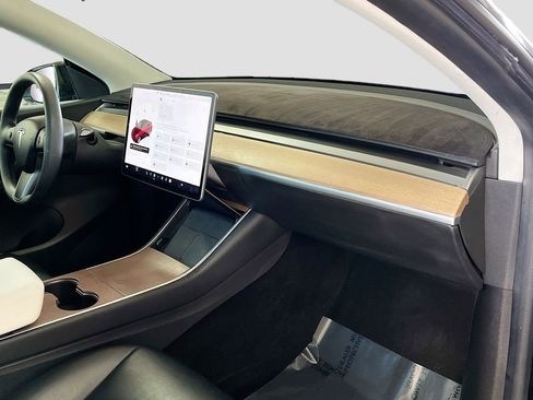 Used 2021 Tesla Model Y 2WD image 28