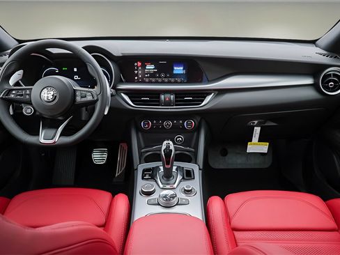 New 2025 Alfa Romeo Stelvio Sprint w/ Veloce Package image 9