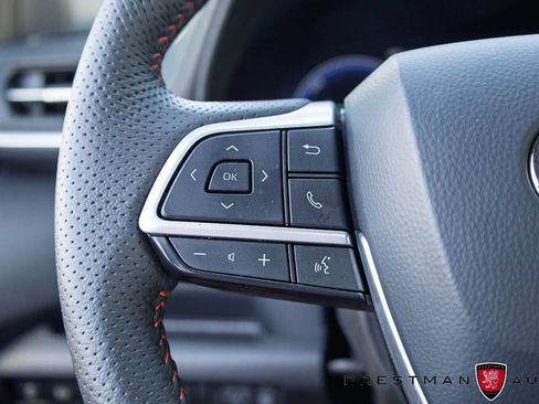 Used 2025 Toyota Sienna XSE FWD image 27