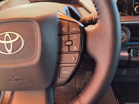 Certified 2025 Toyota Prius XLE FWD image 22