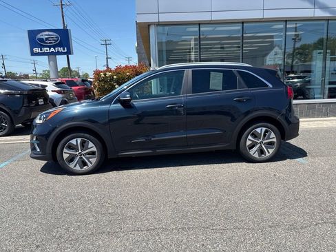 Used 2021 Kia Niro EX w/ Cold Weather Package FWD image 5