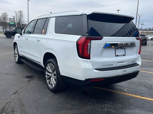 Used 2023 GMC Yukon XL SLT w/ SLT Luxury Package image 3