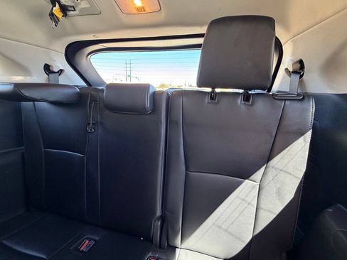 Used 2024 Toyota Highlander Limited FWD image 9