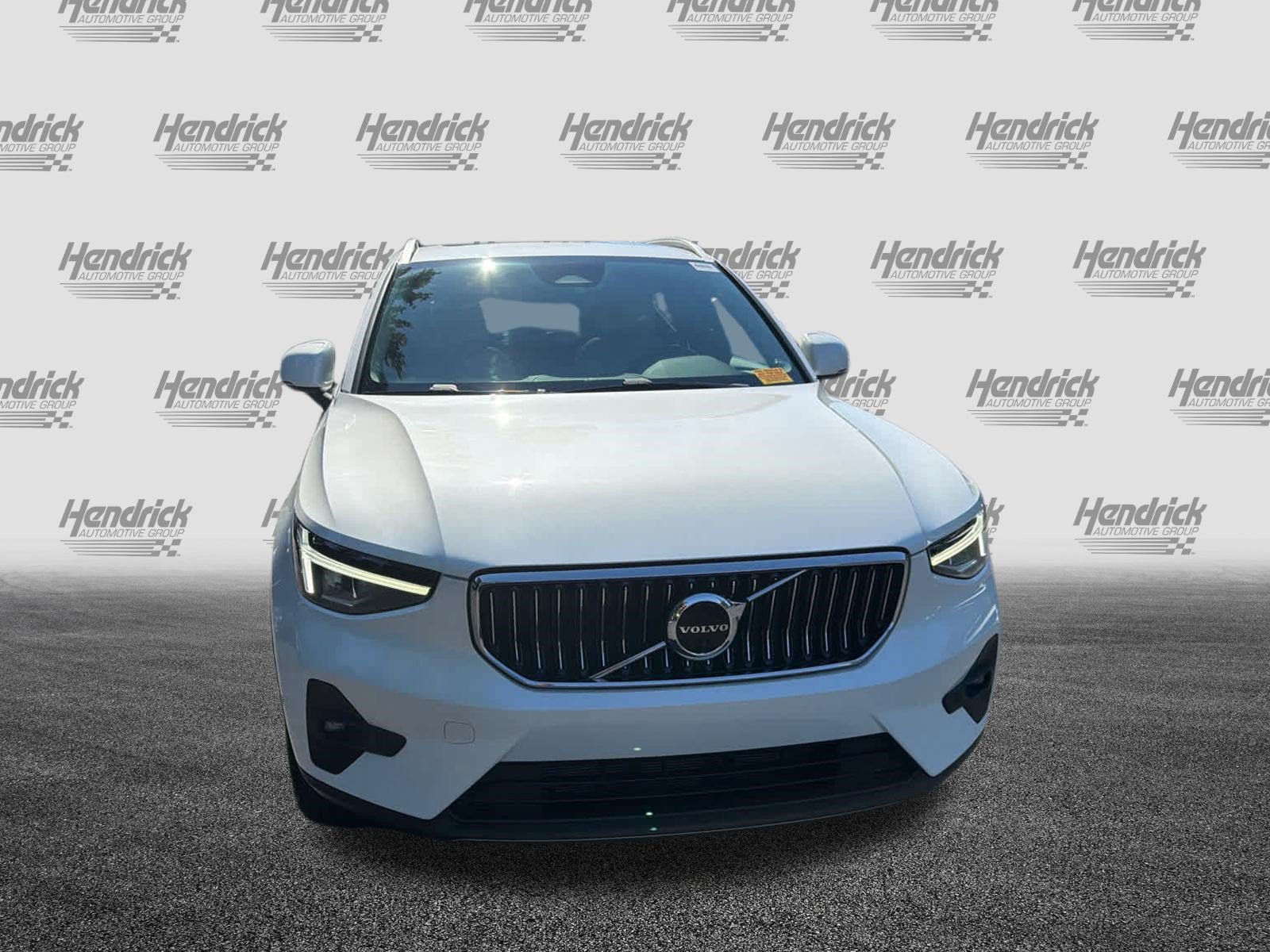 Used 2023 Volvo XC40 B5 Plus w/ Protection Package Premier AWD/4WD image 5