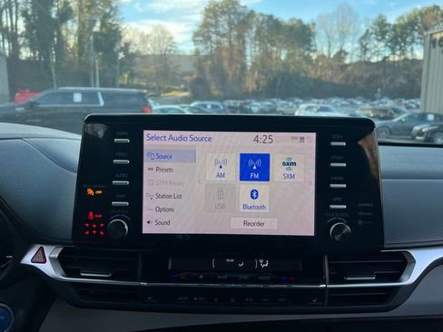 Used 2021 Toyota Sienna XLE image 22