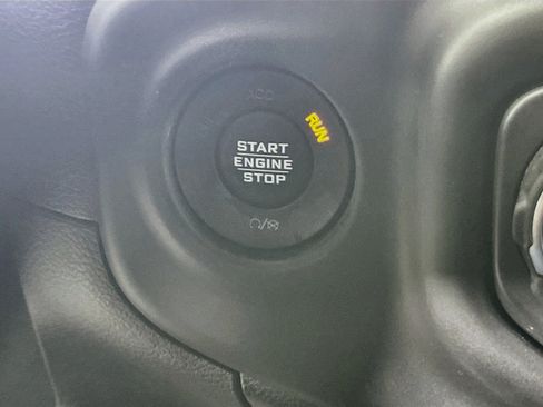 Used 2019 Jeep Wrangler Unlimited Sahara AWD/4WD image 20
