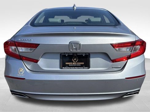 Used 2018 Honda Accord Touring image 4