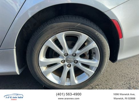 Used 2015 Chrysler 200 Limited w/ Convenience Group image 25