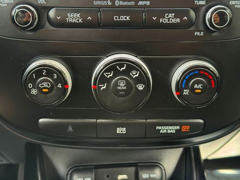 Used 2016 Kia Soul + FWD image 24
