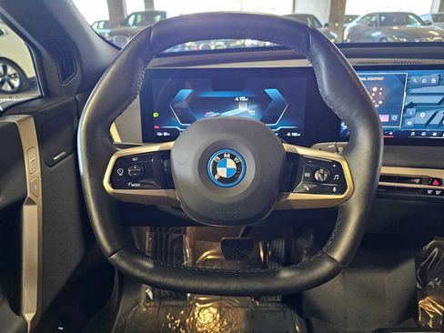 Used 2024 BMW iX xDrive50 w/ Sport Package AWD/4WD image 10