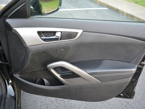 Used 2015 Hyundai Veloster w/ Option Group 02 image 9