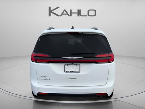 New 2026 Chrysler Pacifica Pinnacle image 4