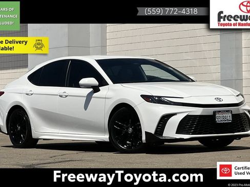 Used 2025 Toyota Camry SE FWD image 1