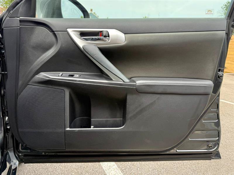 Used 2011 Lexus CT 200h Premium FWD image 18