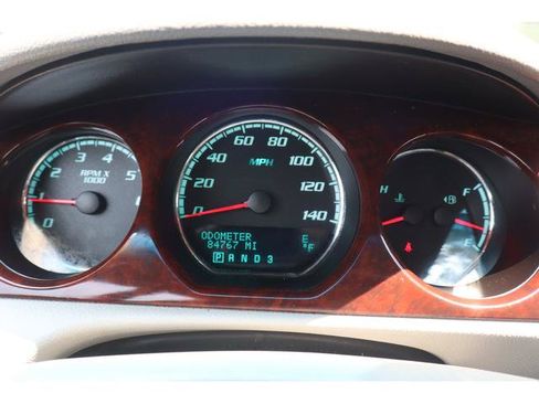 Used 2010 Buick Lucerne CXL FWD image 14