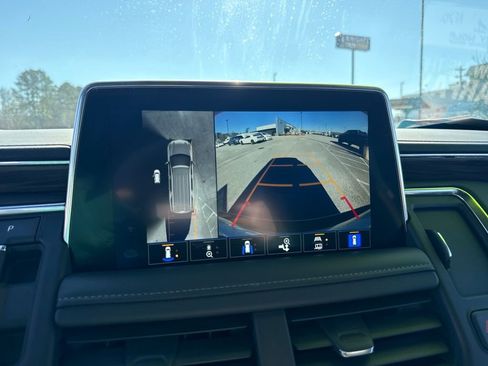 Used 2022 Chevrolet Suburban LT w/ LT Signature Package image 8