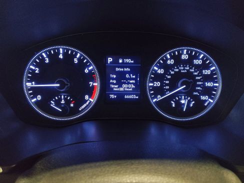 Used 2020 Hyundai Santa Fe SE w/ Cargo Package image 23