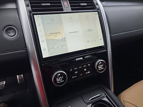 Used 2025 Land Rover Discovery Dynamic SE image 20