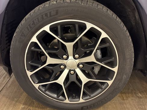 Used 2022 Jeep Grand Cherokee Summit AWD/4WD image 9