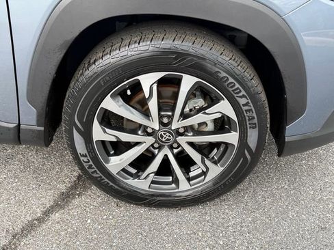 Used 2023 Toyota Corolla Cross XLE FWD image 18