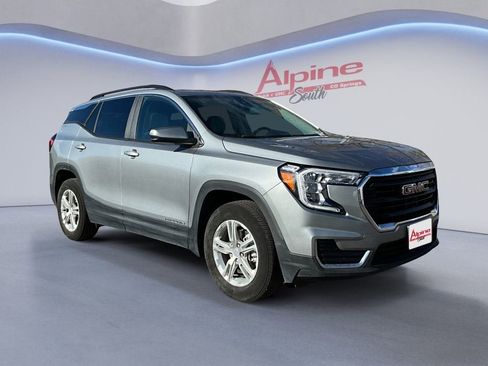 Used 2023 GMC Terrain SLE w/ Driver Convenience Package image 7