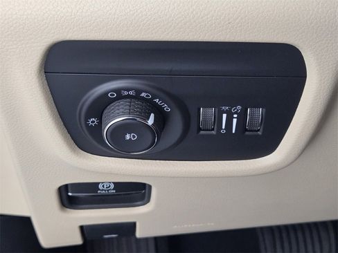 New 2025 Jeep Grand Cherokee Limited image 32