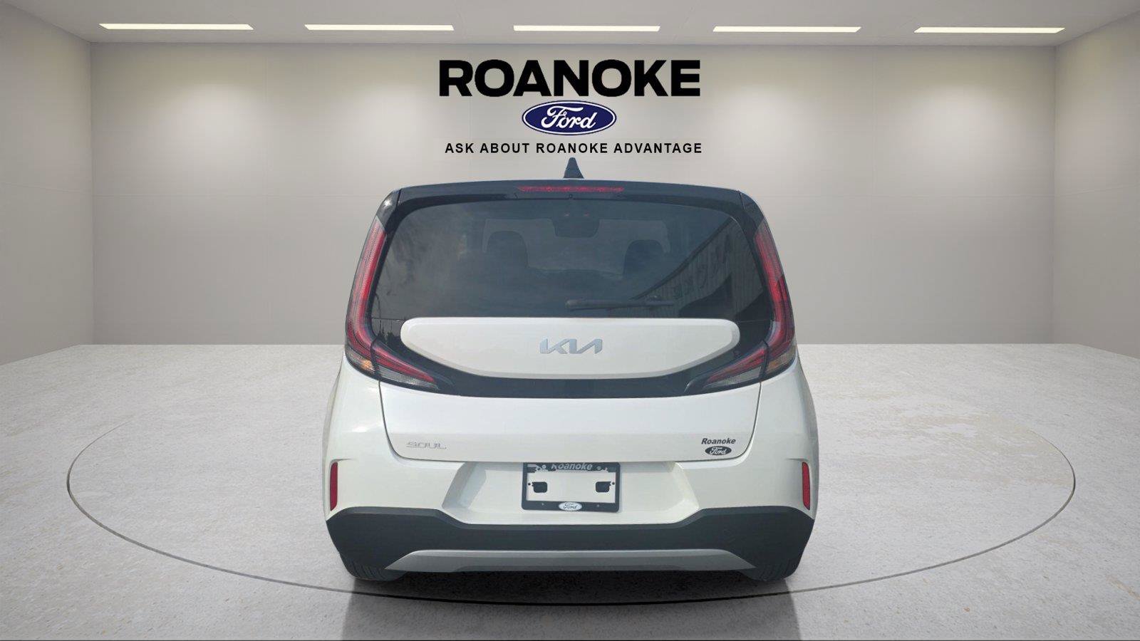 Used 2025 Kia Soul LX FWD image 10