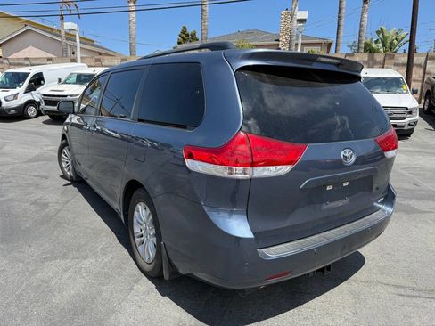 Used 2013 Toyota Sienna XLE w/ Premium Pkg FWD image 6