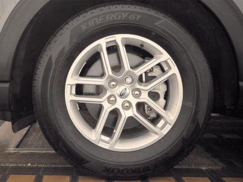 Used 2025 Ford Explorer Active RWD image 21