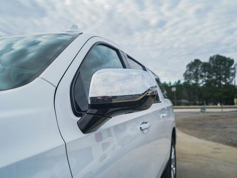 Used 2023 Chevrolet Suburban Premier image 33