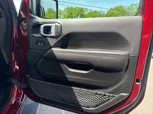 Used 2021 Jeep Wrangler Unlimited Sahara AWD/4WD image 30
