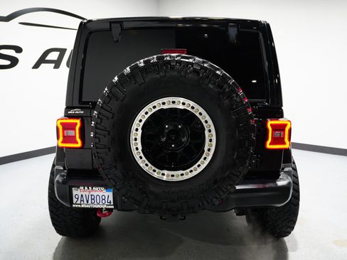 Used 2018 Jeep Wrangler Unlimited Rubicon image 9