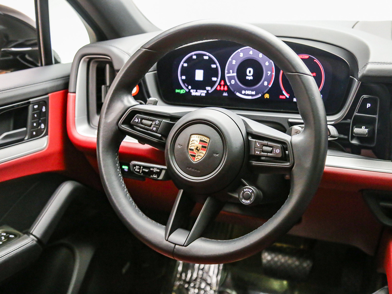 Certified 2024 Porsche Cayenne Coupe AWD/4WD image 19