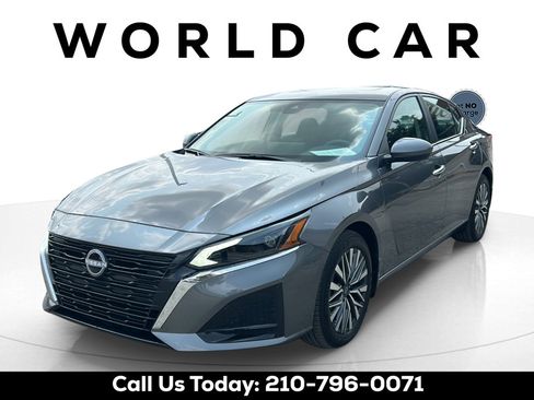Used 2025 Nissan Altima 2.5 SV w/ SV Premium Package FWD image 7