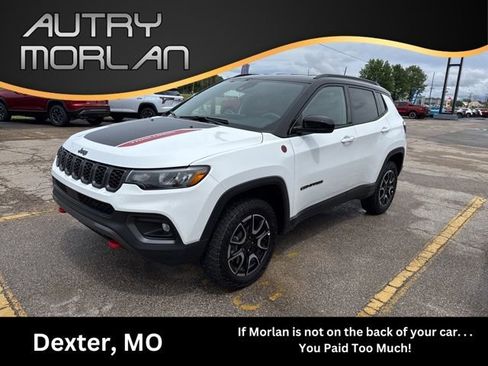Used 2025 Jeep Compass Trailhawk AWD/4WD image 1