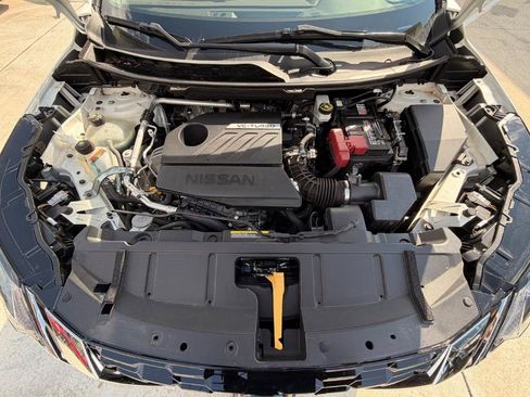 Used 2023 Nissan Rogue SV FWD image 8