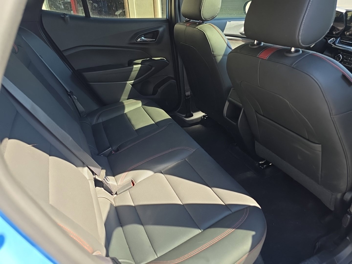 Used 2024 Chevrolet Trax RS w/ Sunroof Package FWD image 30