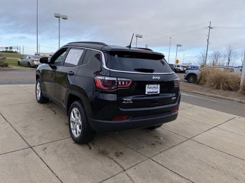 Used 2024 Jeep Compass Latitude image 8