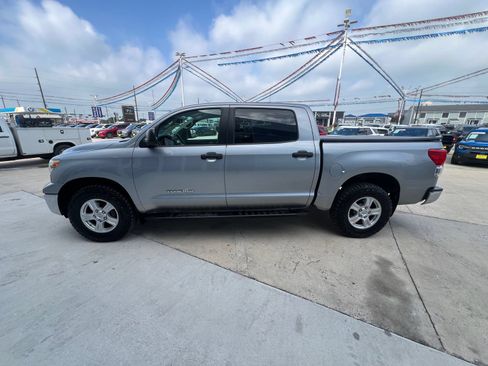 Used 2013 Toyota Tundra 4x4 CrewMax w/ Tow Pkg image 6